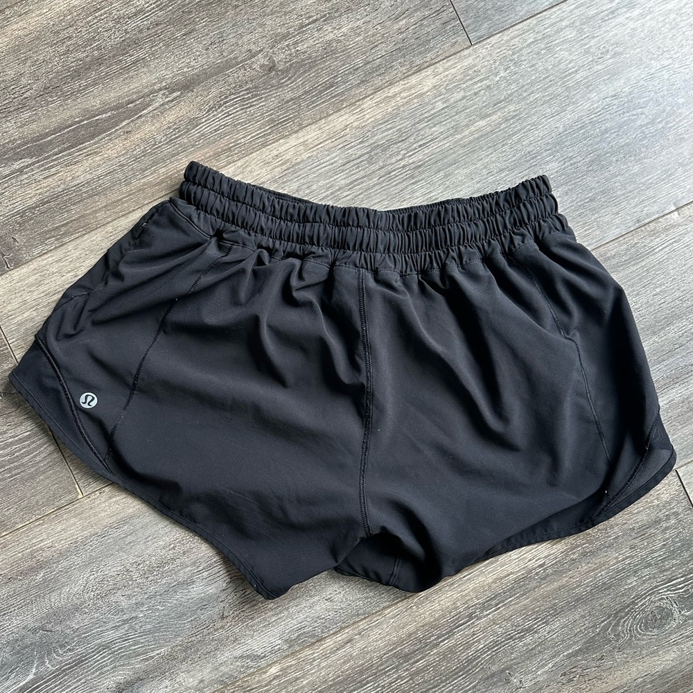 Lululemon Hotty Hot Black Size 6 Short